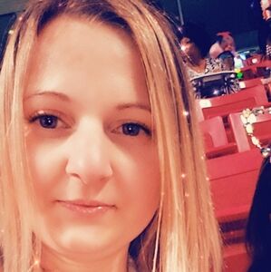 Meet your Posher, Larissa